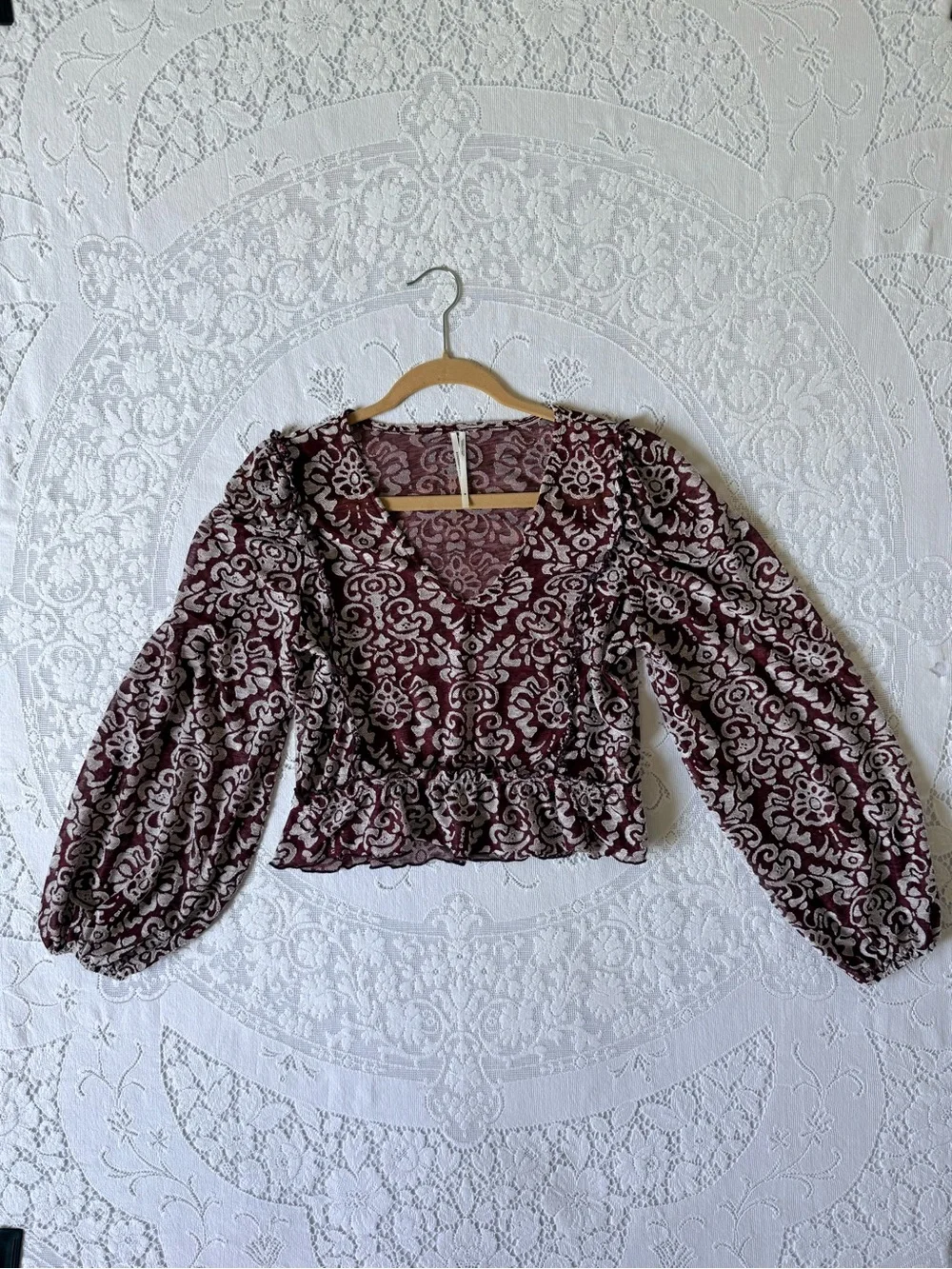 Anthropologie Burgundy Damask Ruffle Crop Top Blouse Medium Balloon Sleeve
